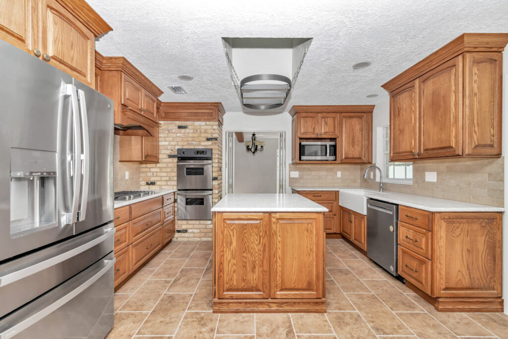 after kitchen renovation contractor JBC - view of the entire kitchen