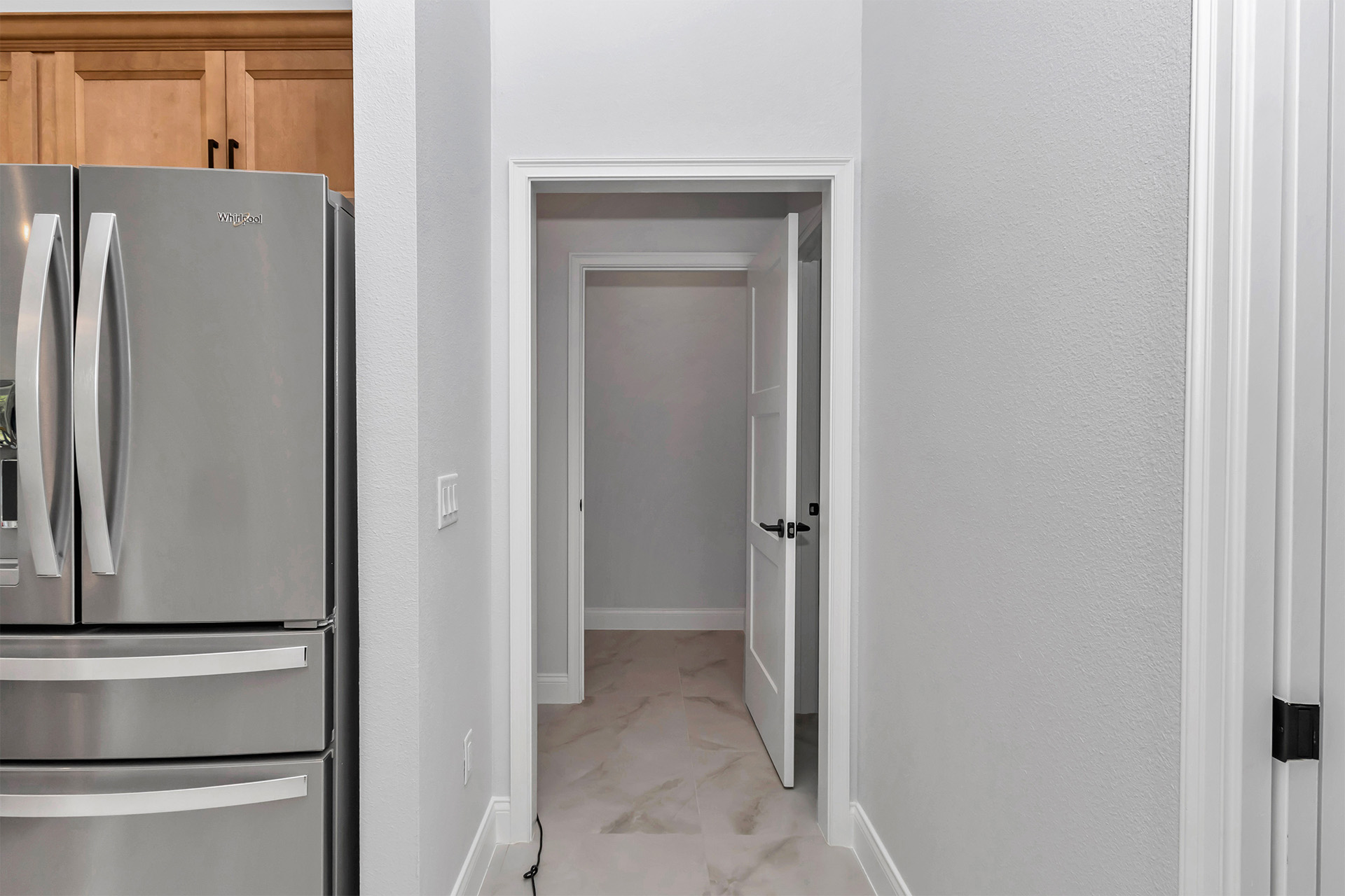 flexable hallway closed - Each side could be a walk-in-closet for privacy between units.